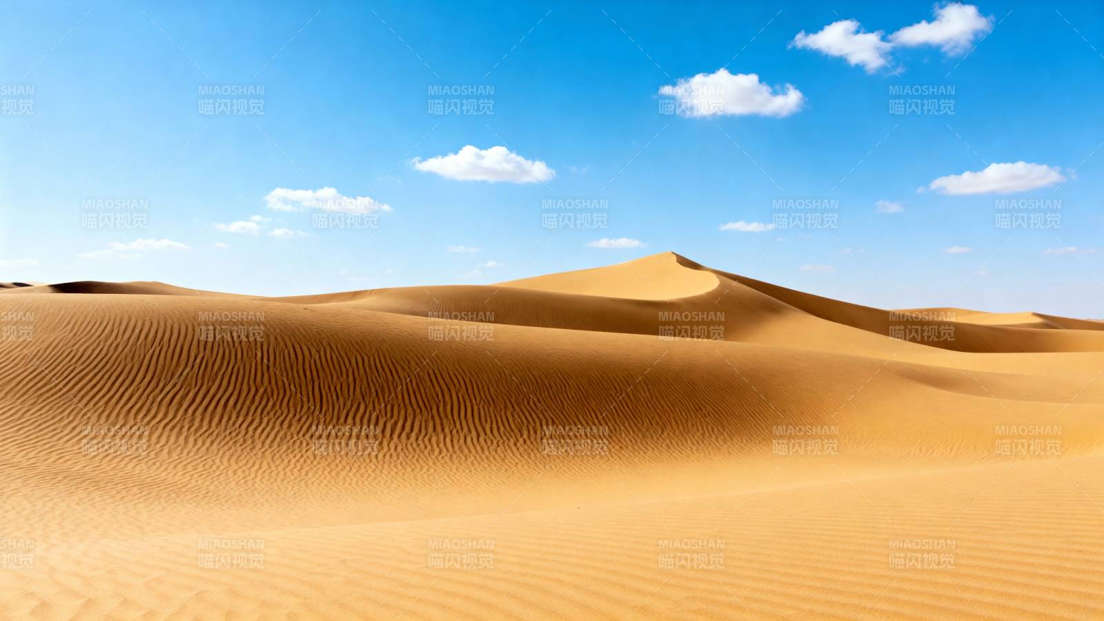 金色沙丘映蓝天图片