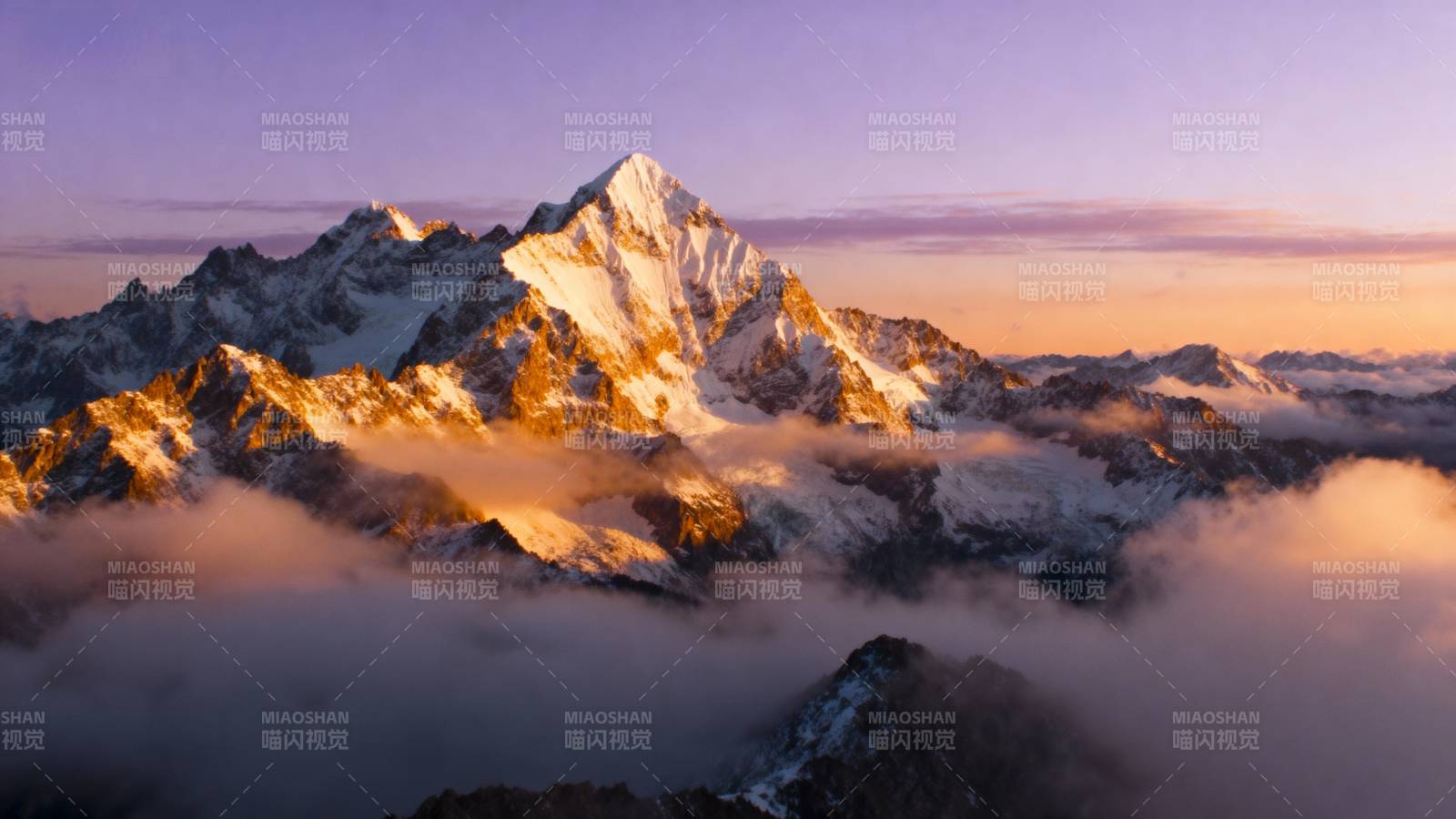 雪山云海日出图片