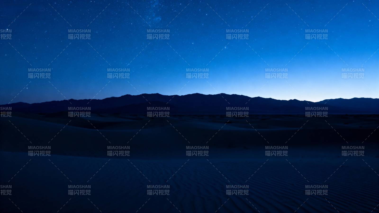 夜幕下的沙漠星空图片