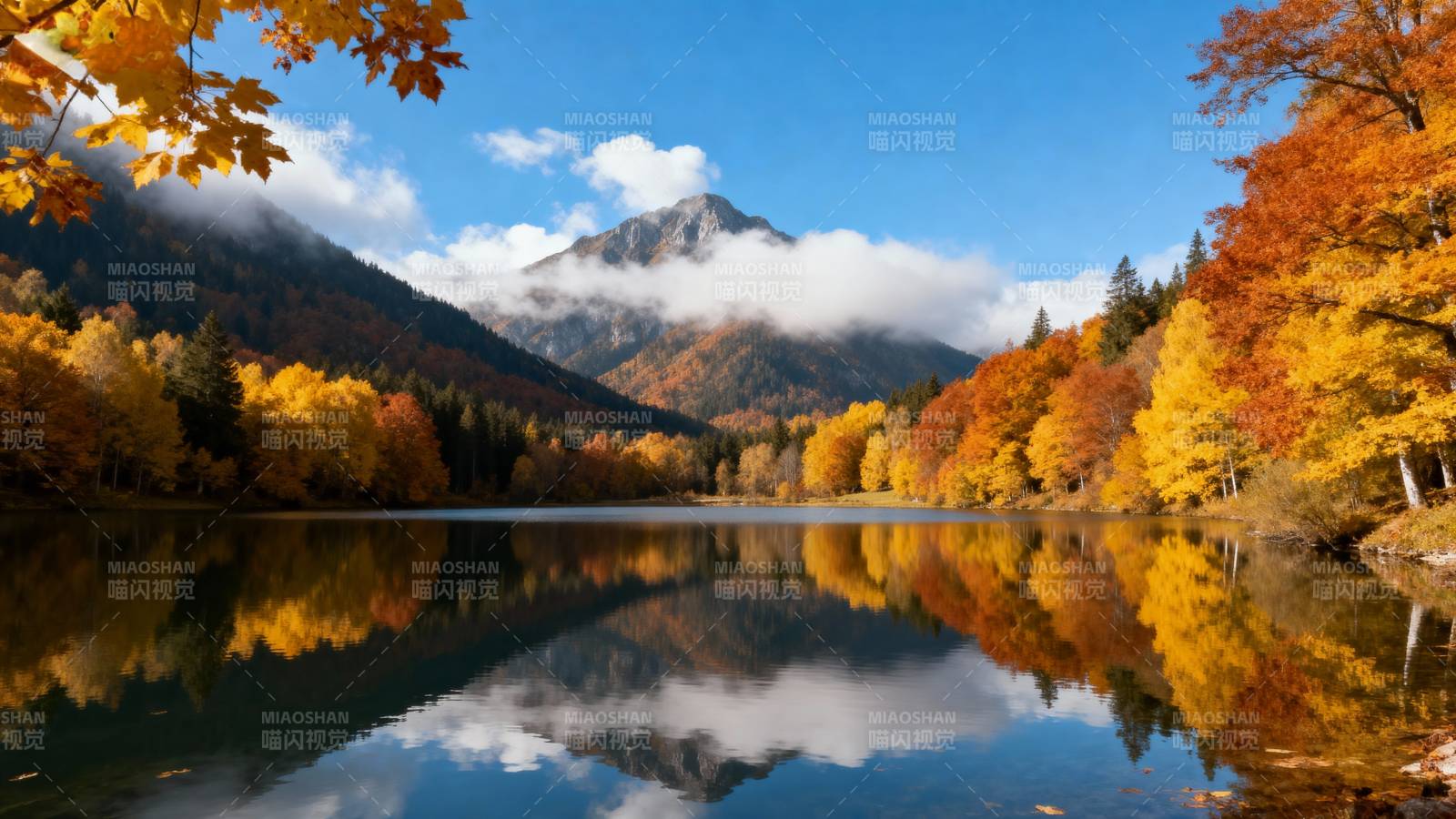 秋湖映山色图片