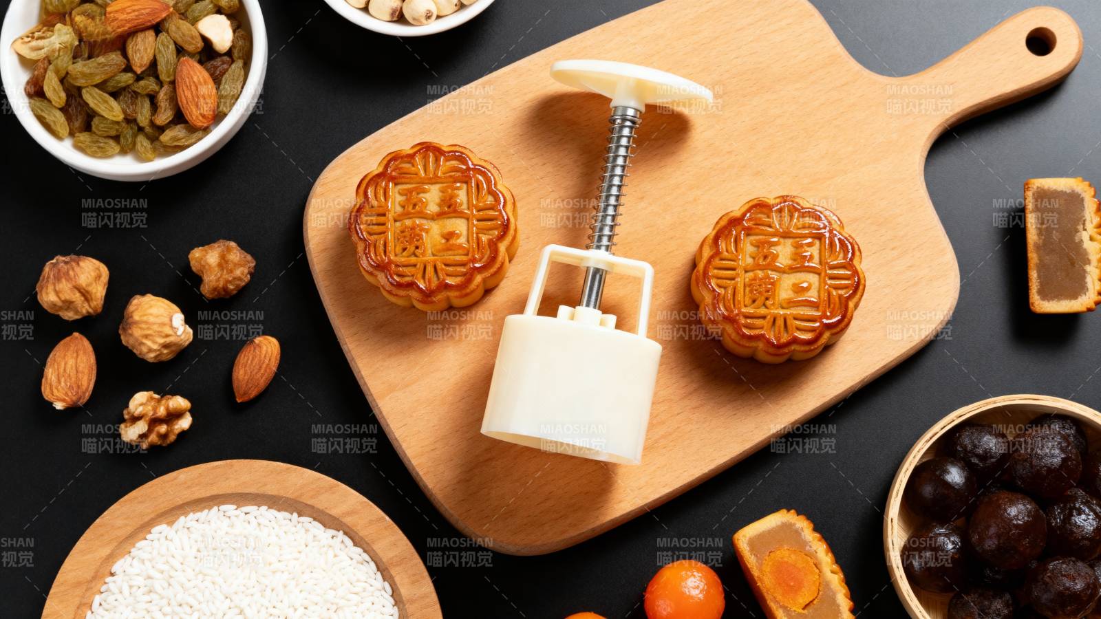 中秋月饼制作图图片