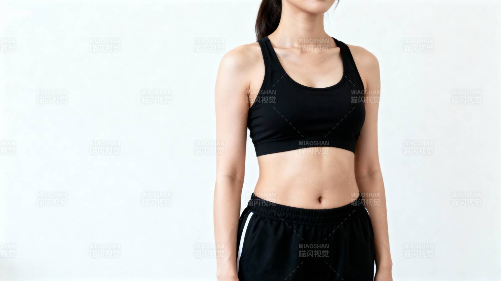 健身女性穿搭展示图片