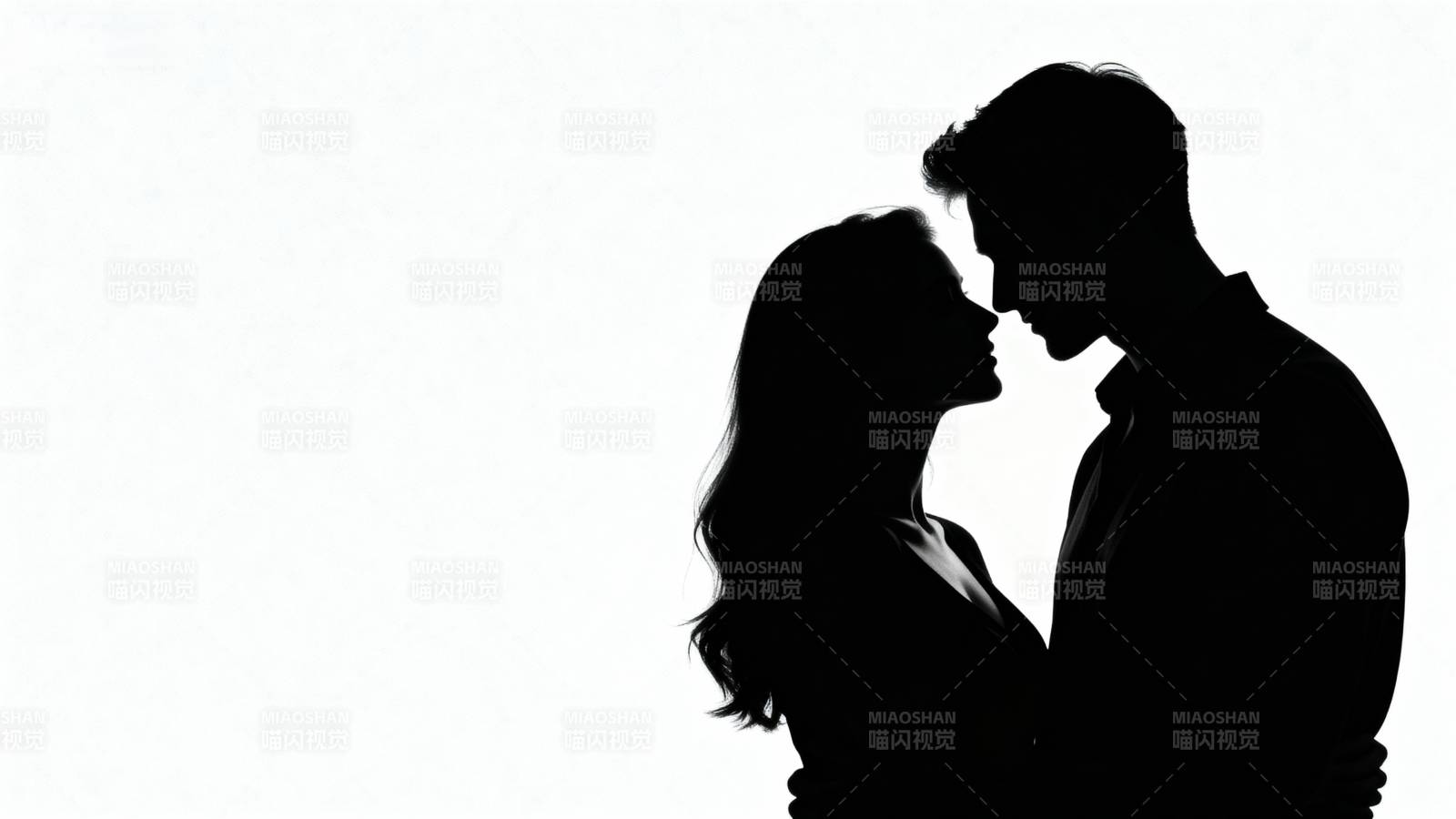 情侣剪影 深情相拥图片