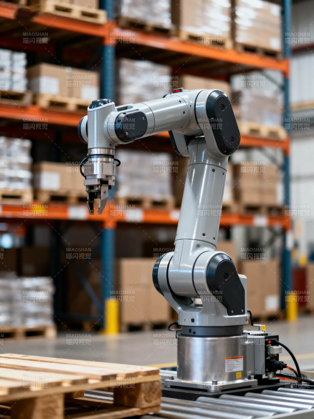 智能机械臂作业中图片