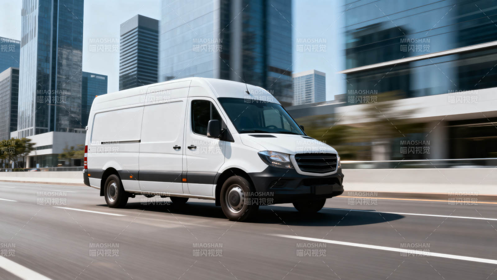 奔驰商务车城市驰骋图片