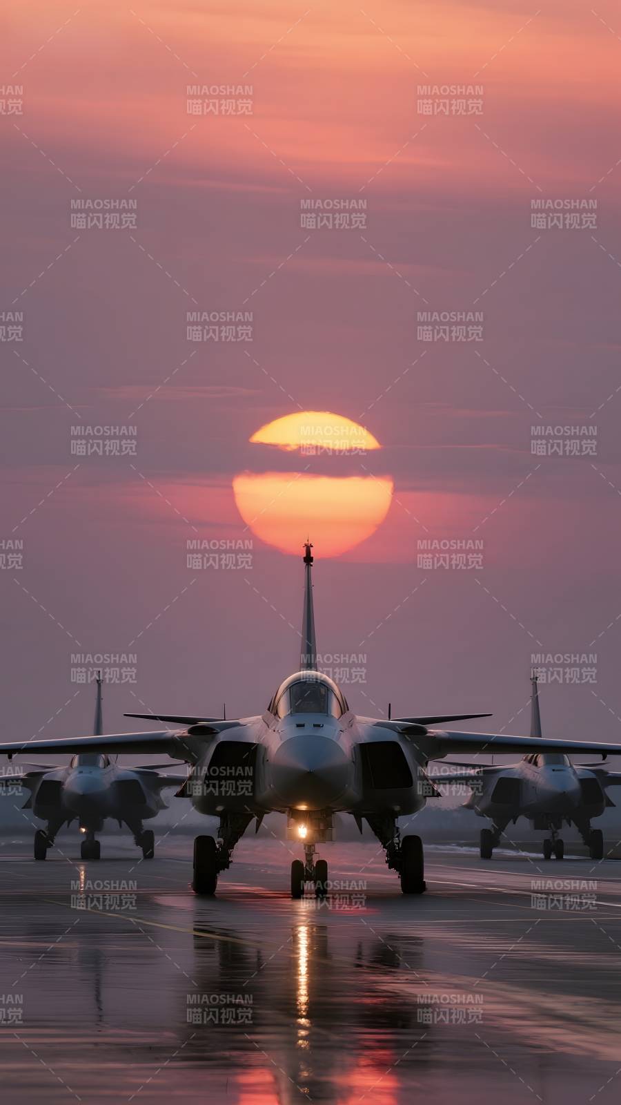 夕阳下的战斗机图片