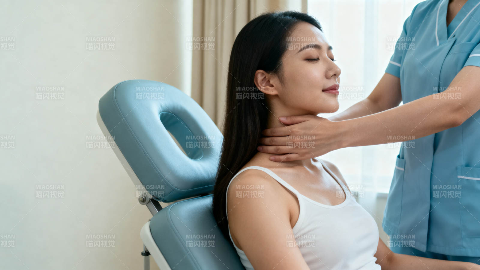 颈部按摩护理图片