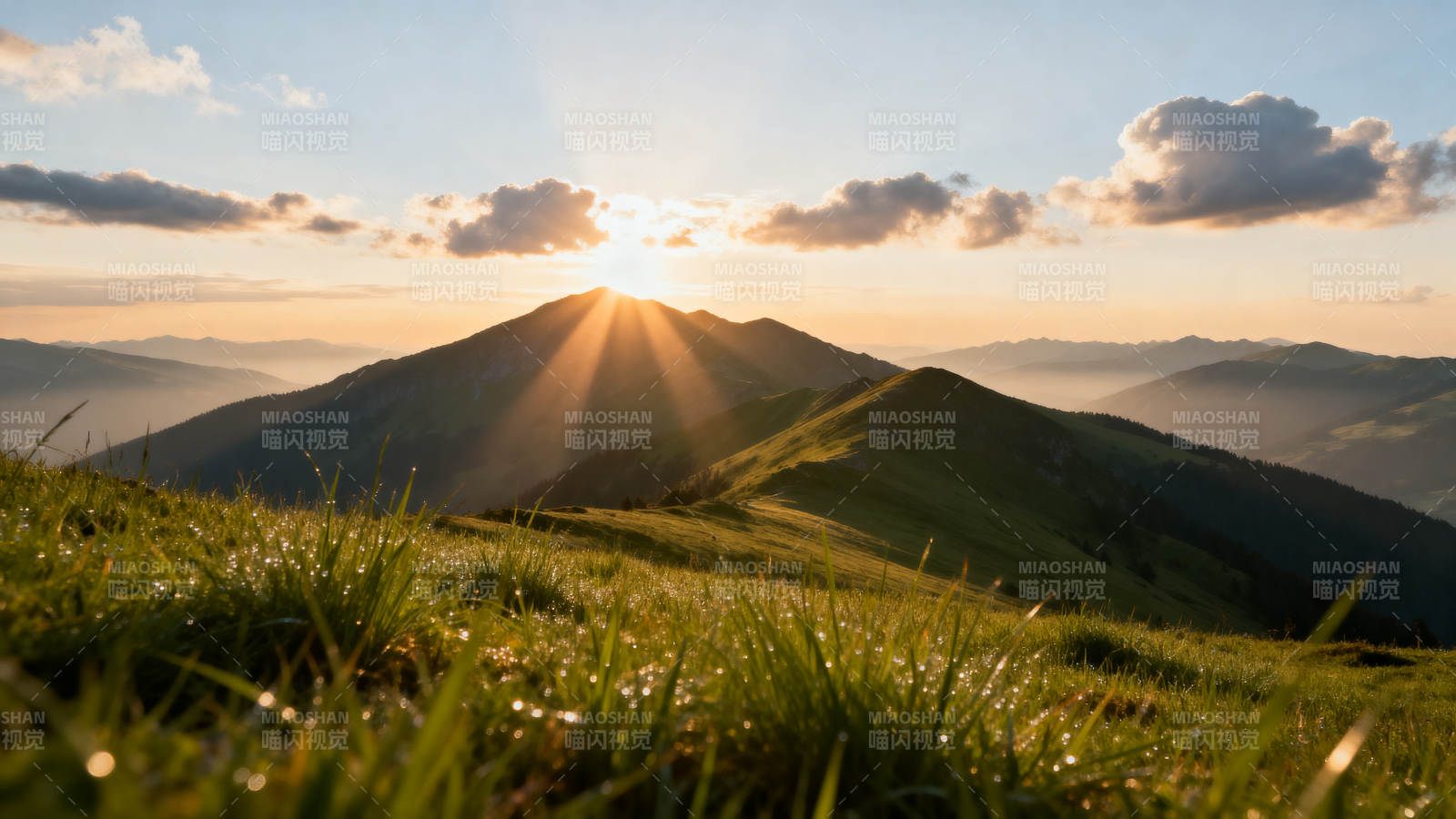 山巅日出美景图片