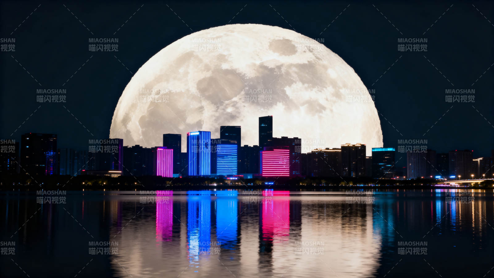 月映城市夜景图片