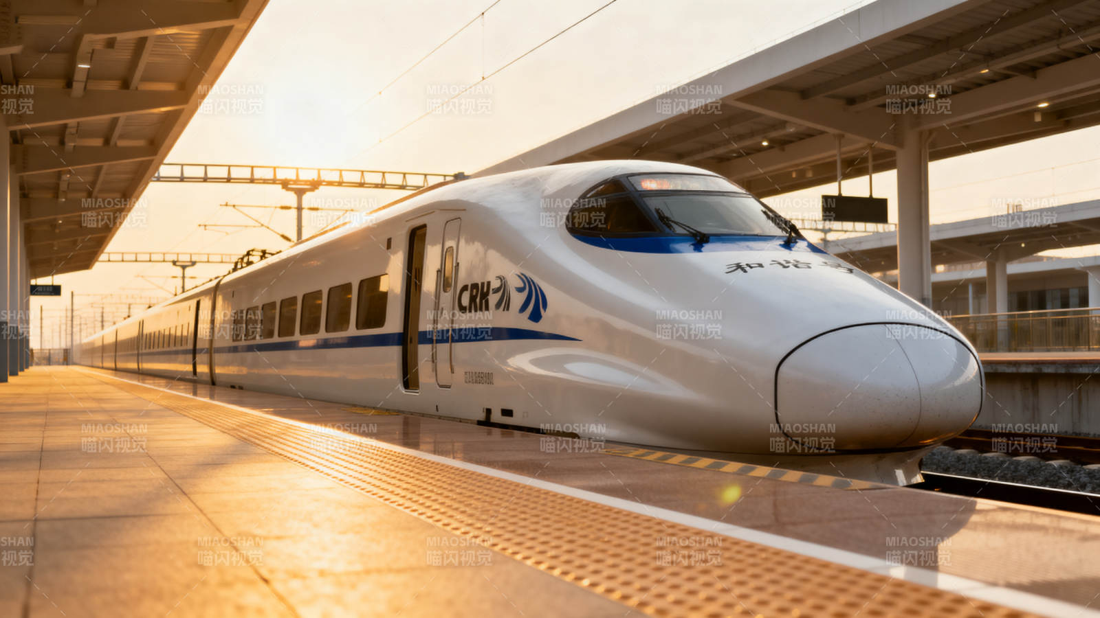 CRH高速列车停靠站台图片