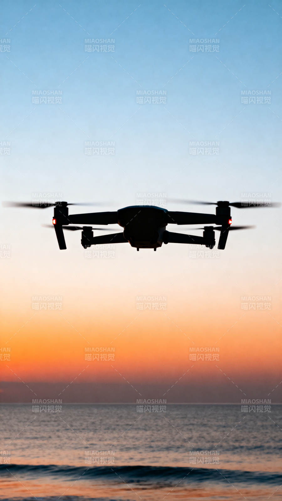 无人机掠海日落图片