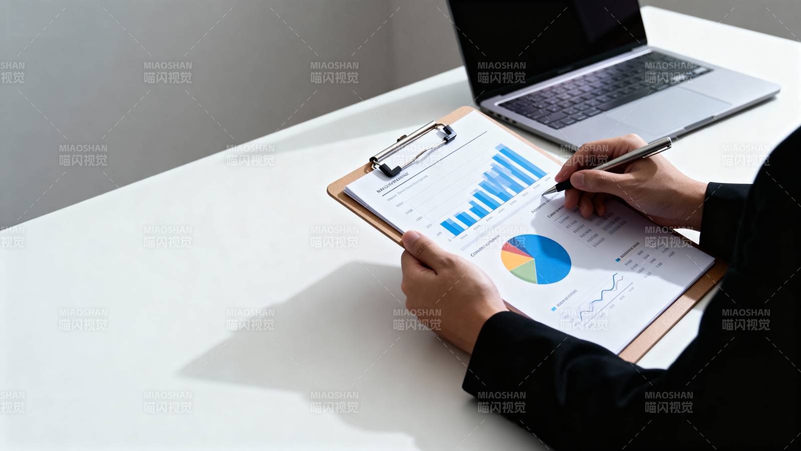 数据分析工作场景图片