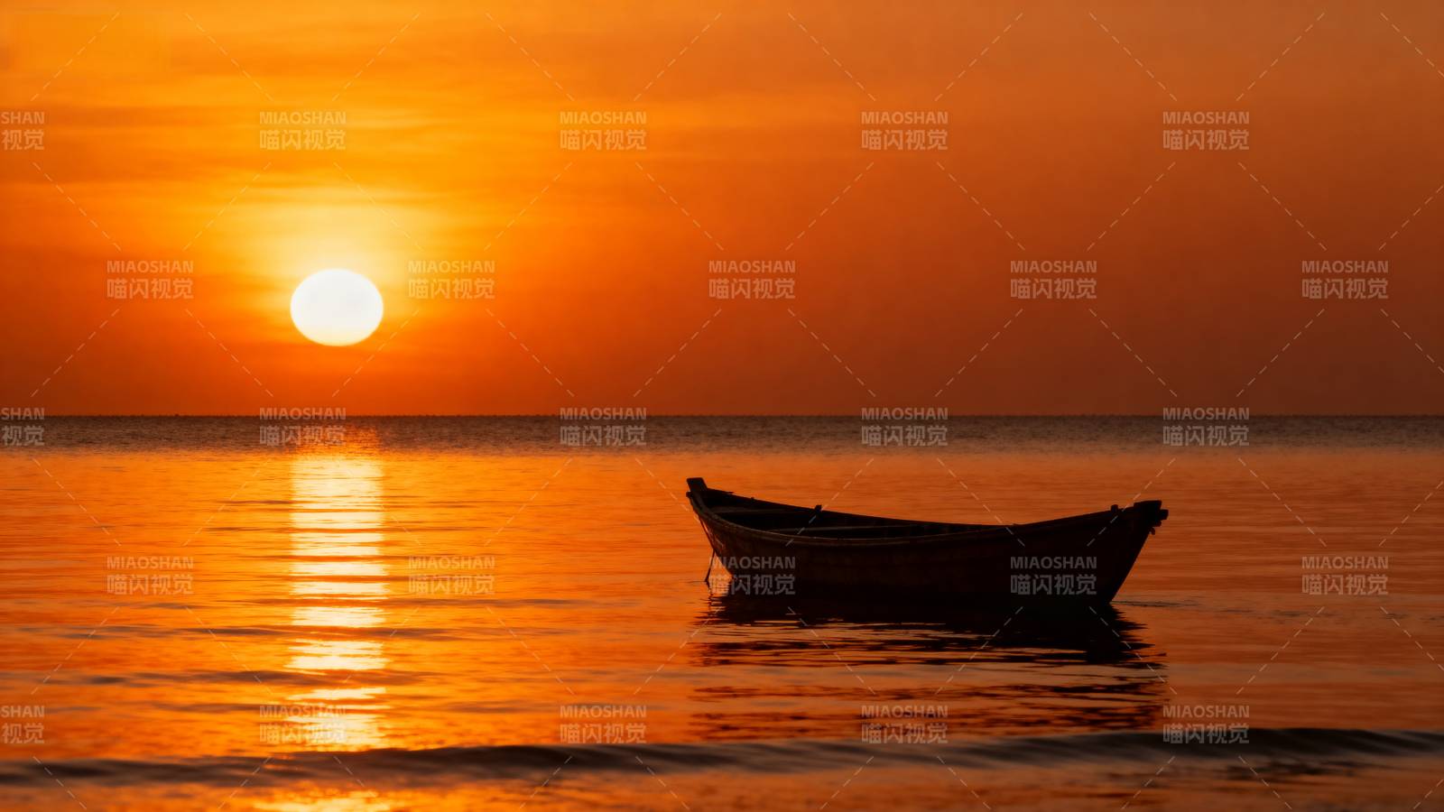 夕阳下的孤舟图片