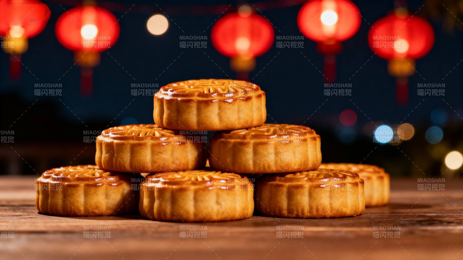 中秋月饼堆叠夜景图片