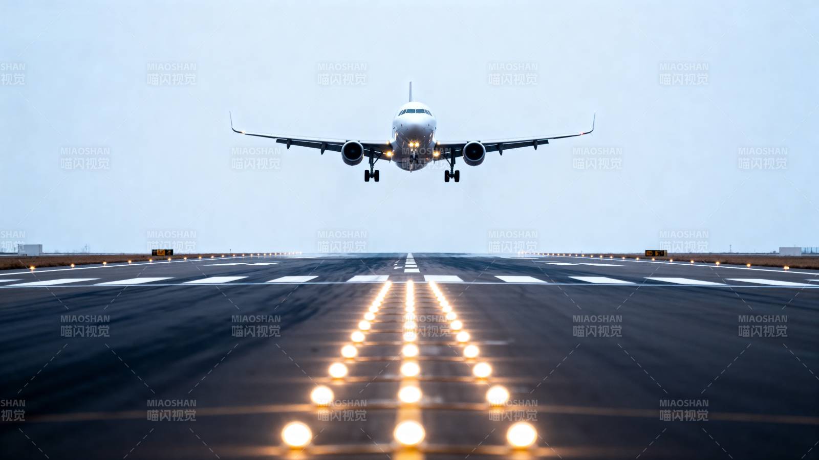 飞机降落跑道图片