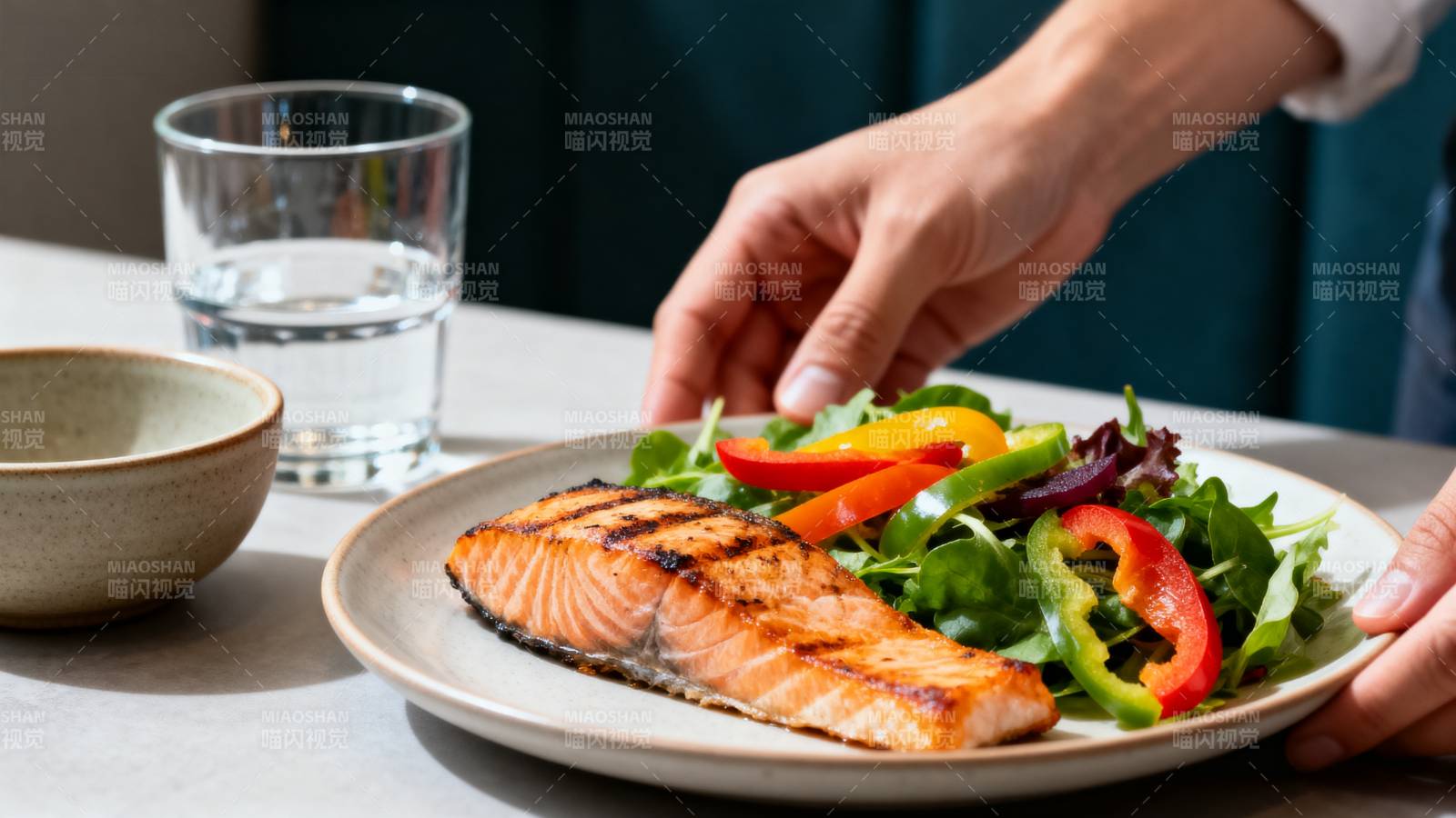 美味三文鱼沙拉图片