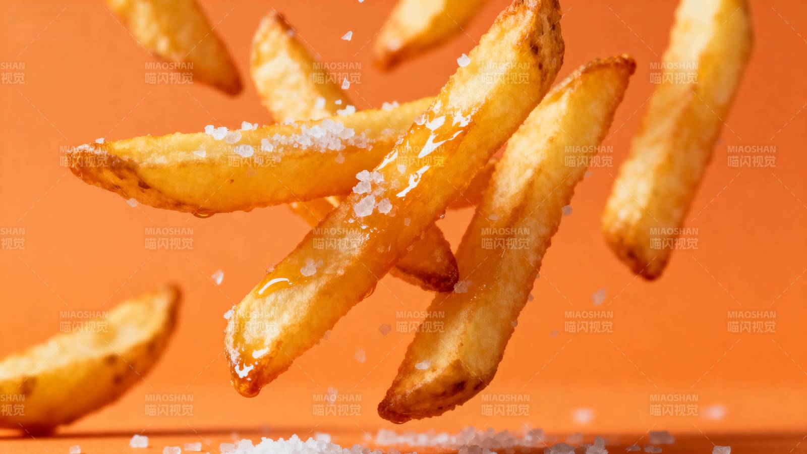 金黄薯条飞舞图片