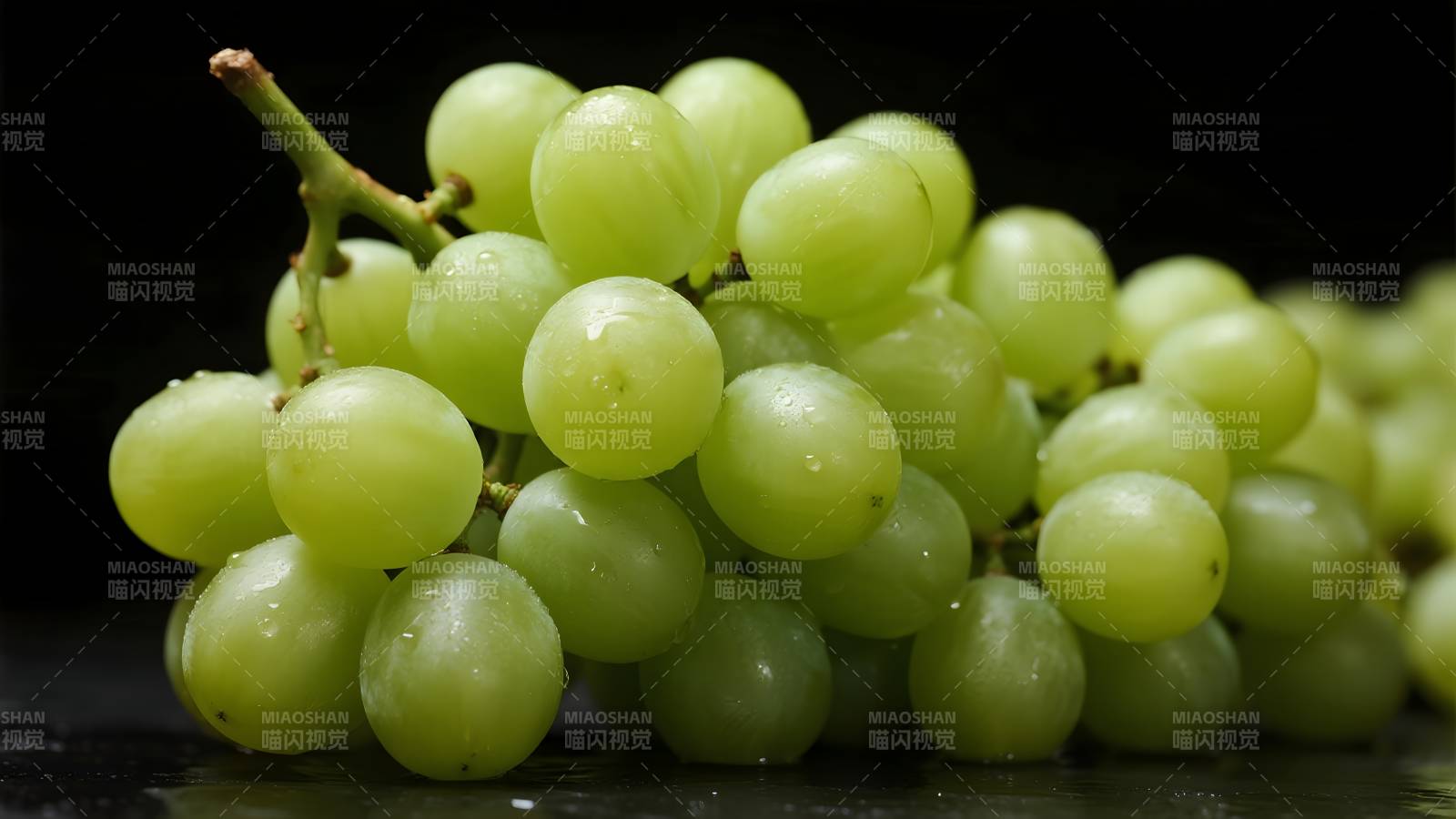 青葡萄特写图片