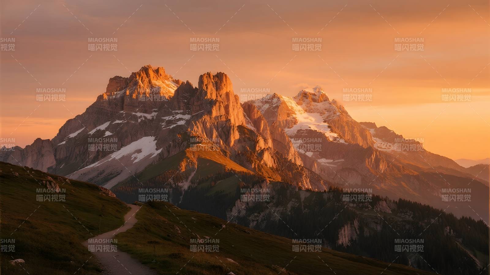 雪山日出美景图片