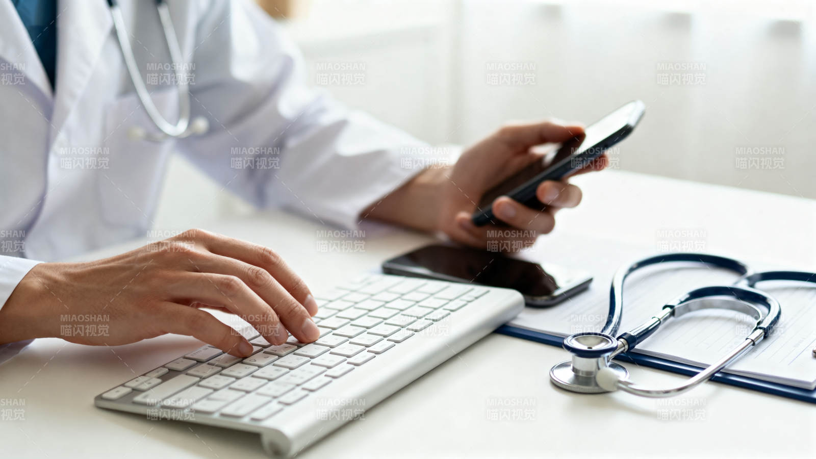 医生办公场景图片