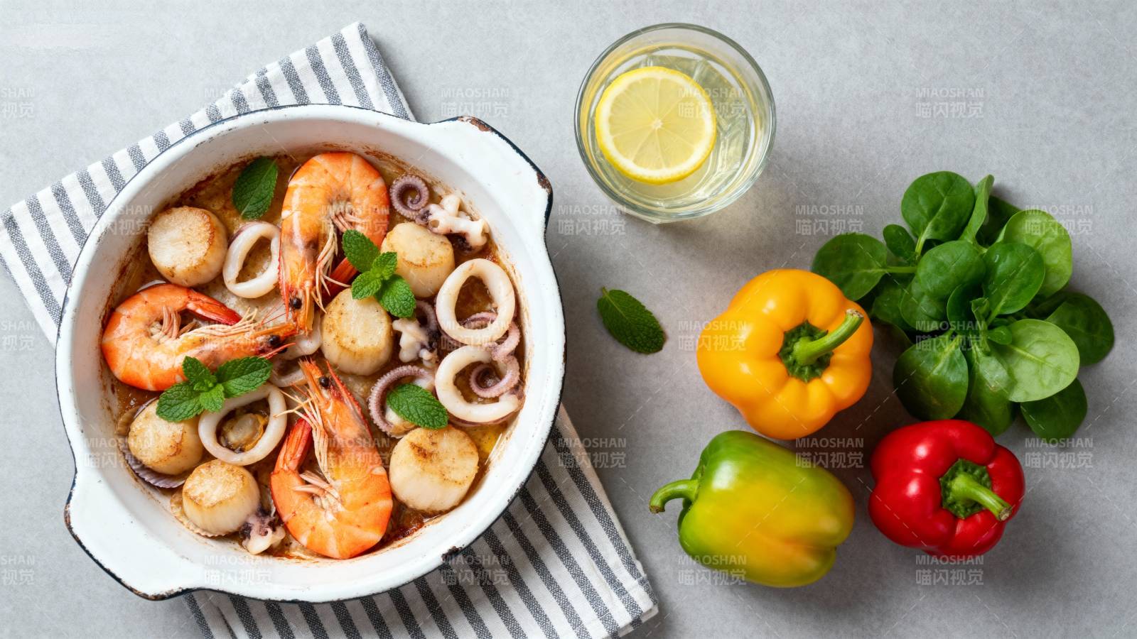 海鲜炖菜配彩椒图片