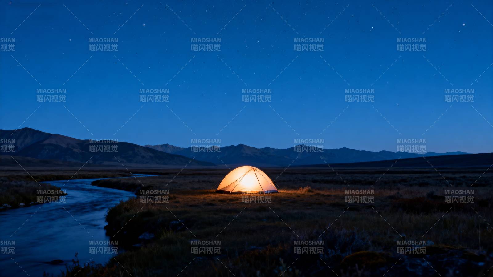 夜宿草原 星河相伴图片