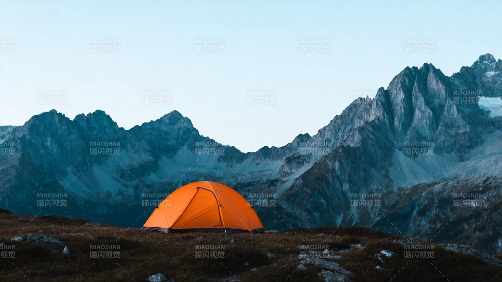 橙帐雪山夜景图片