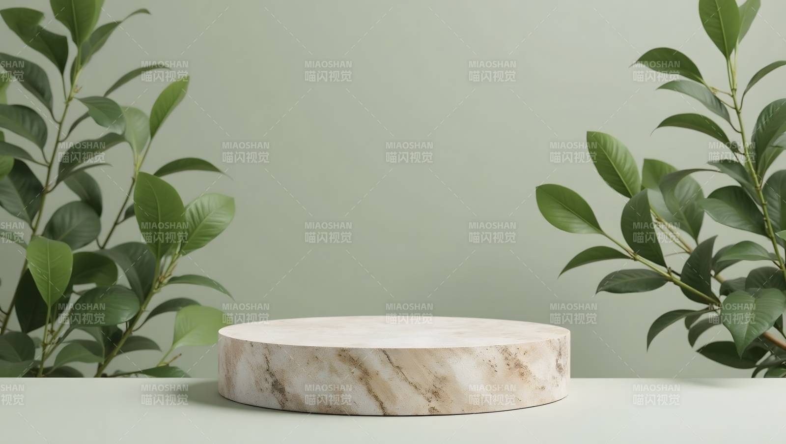 绿植环绕的大理石台图片