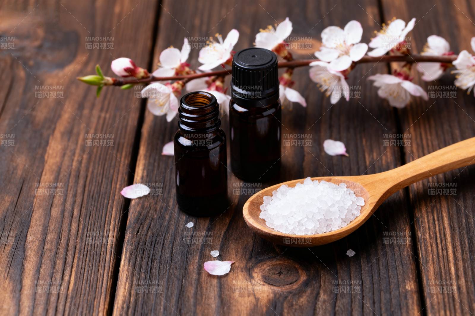 樱花香氛与盐勺图片