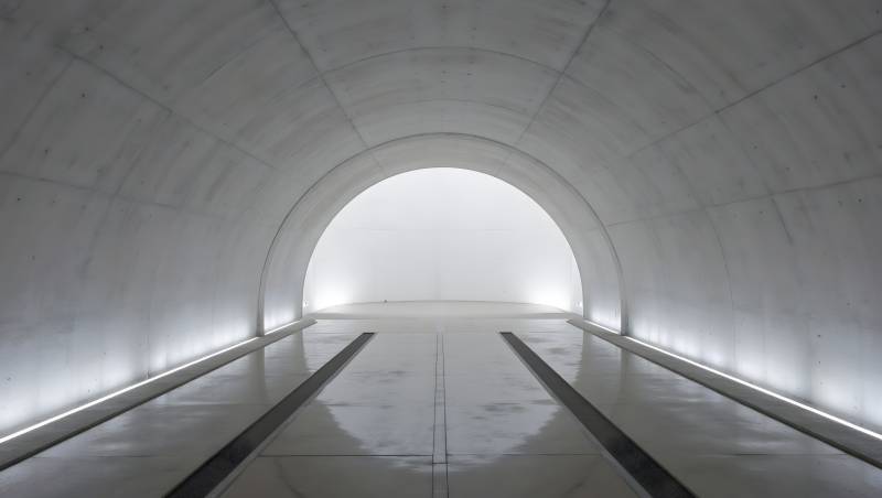 隧道尽头的光图片