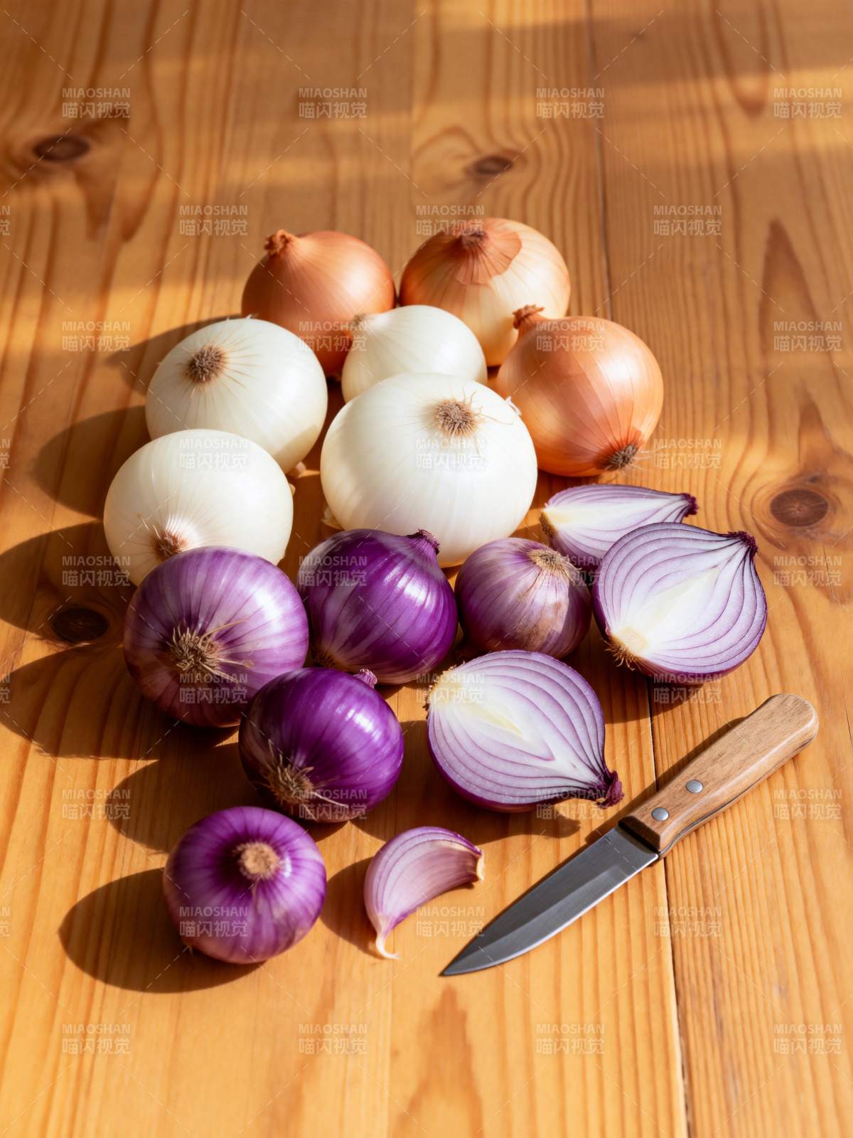洋葱与刀具静物图图片