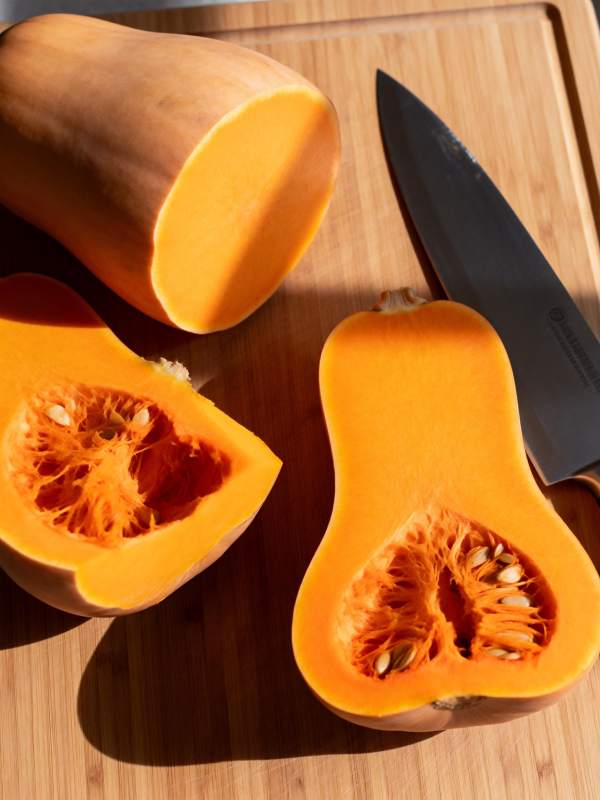 南瓜切开 露出橙色果肉图片