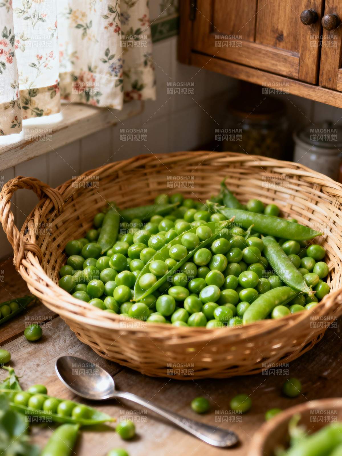 新鲜豌豆满篮香图片
