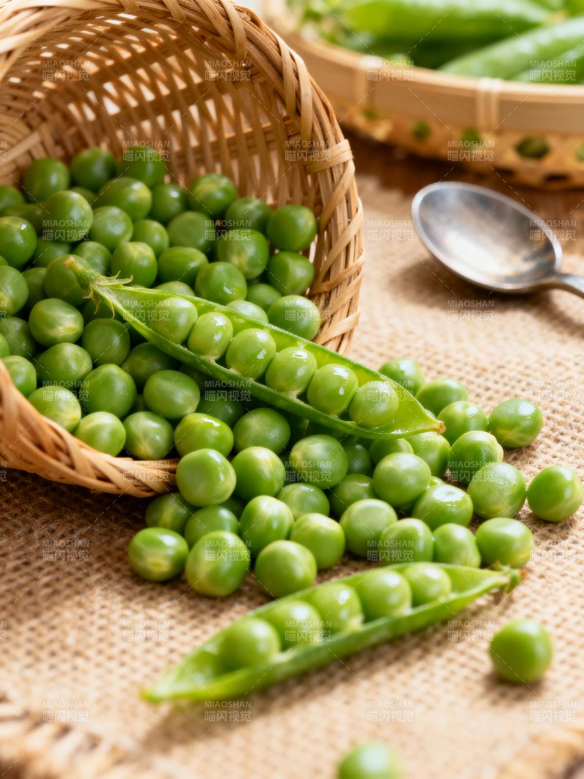 新鲜青豆满篮溢图片