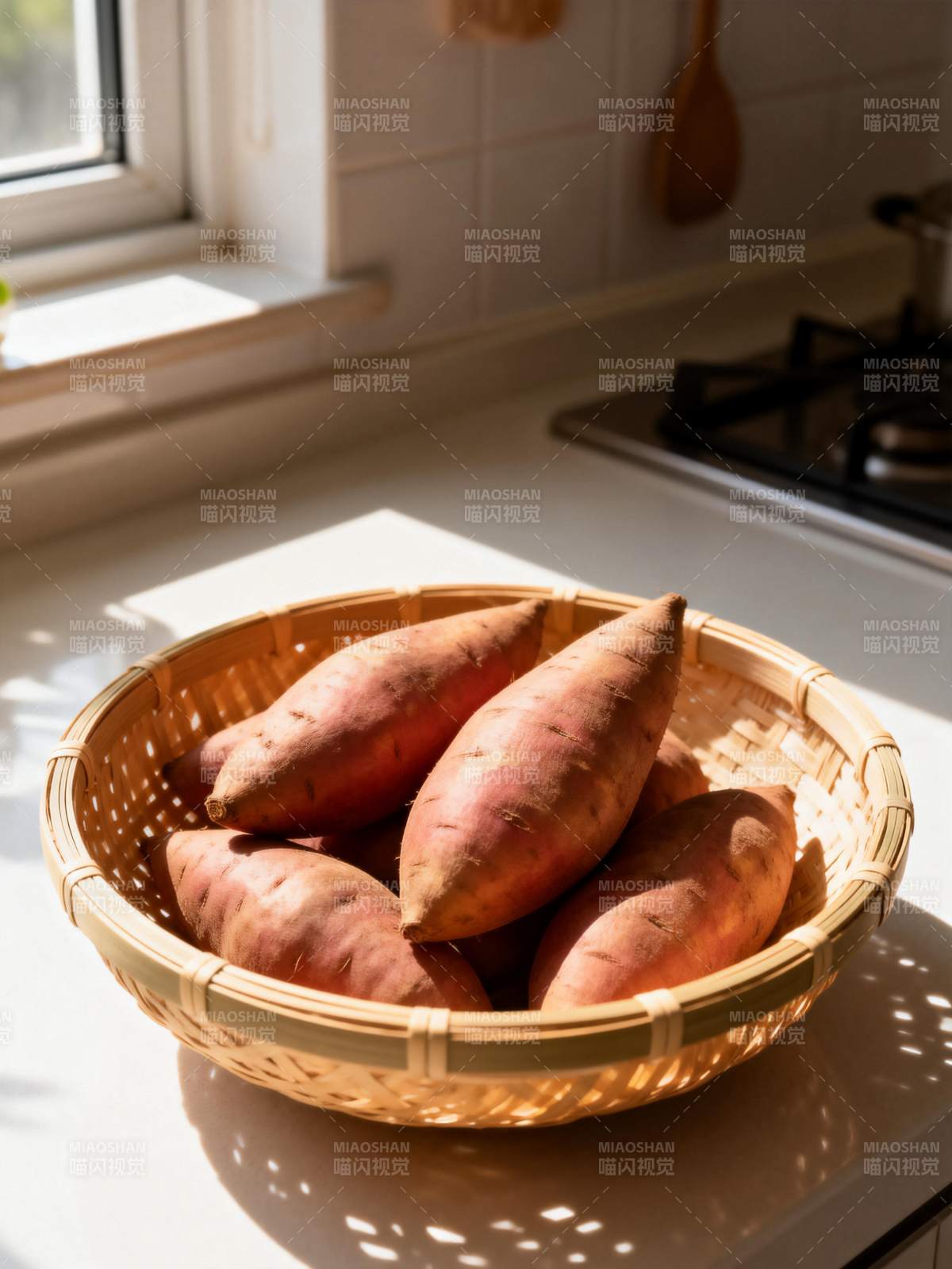 红薯篮中静置图片