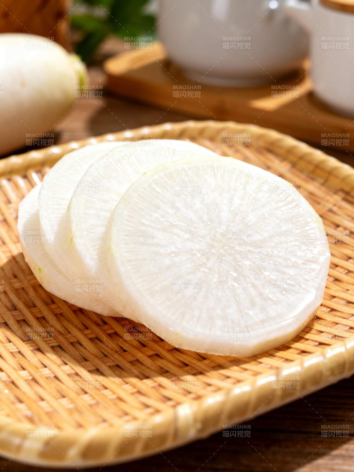 清脆白萝卜片图片