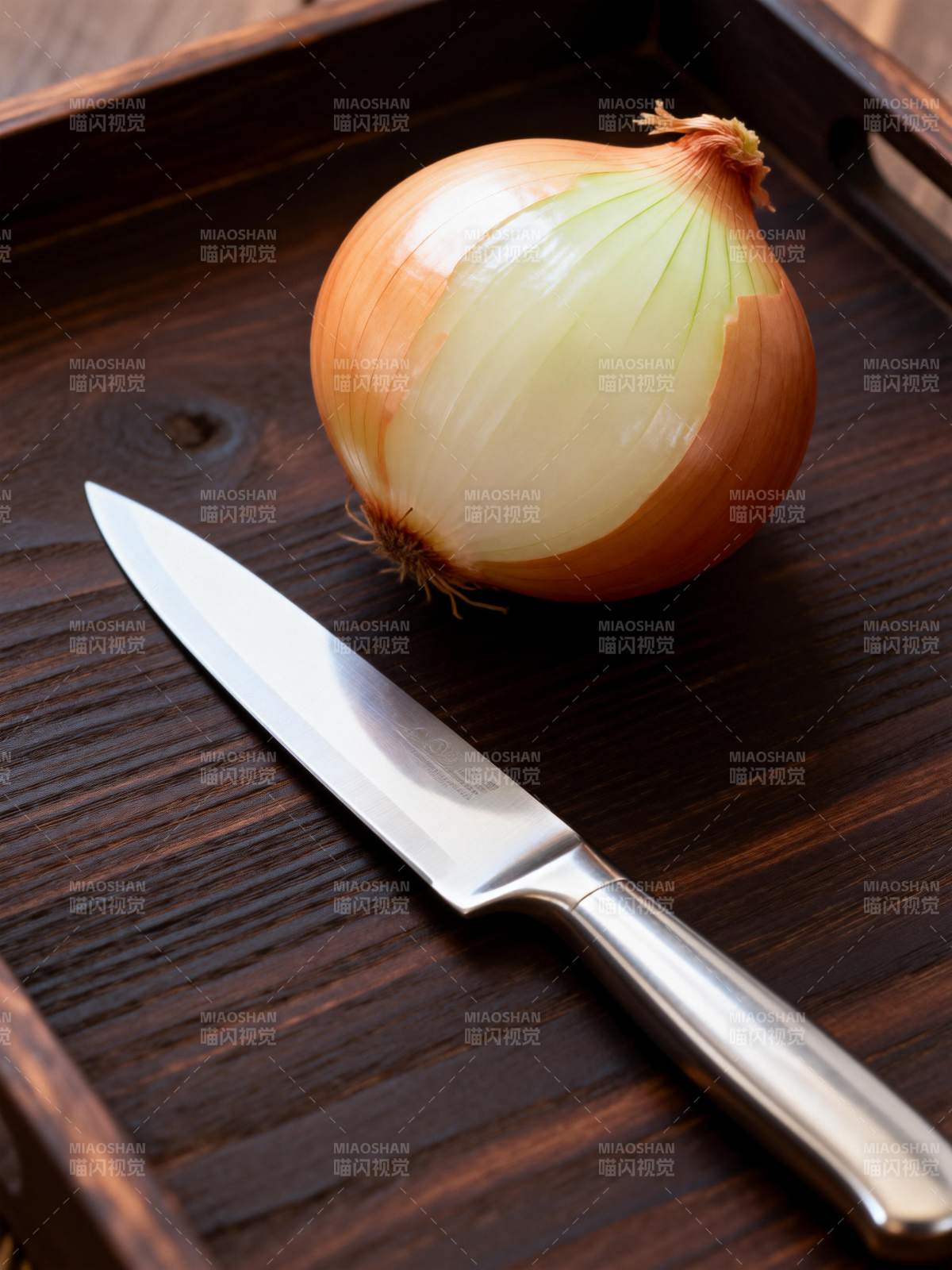 洋葱与刀具静物图图片