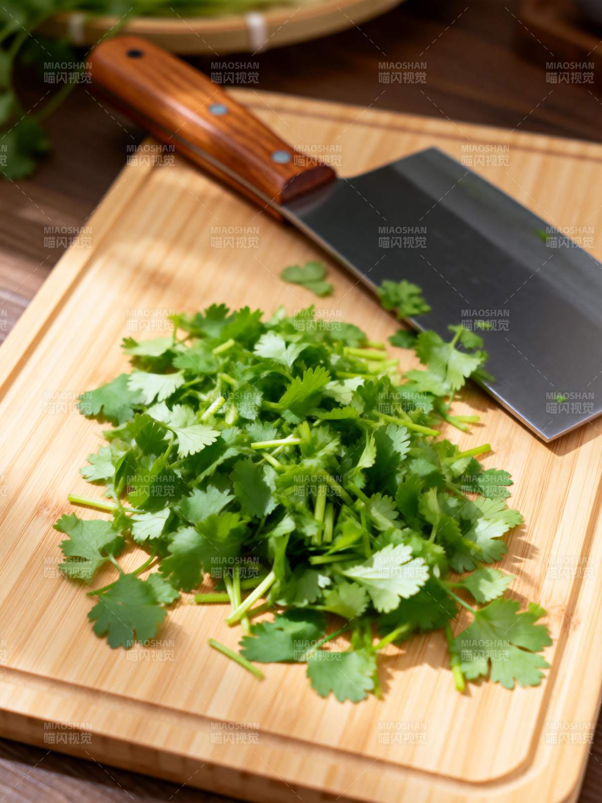 香菜切配准备中图片