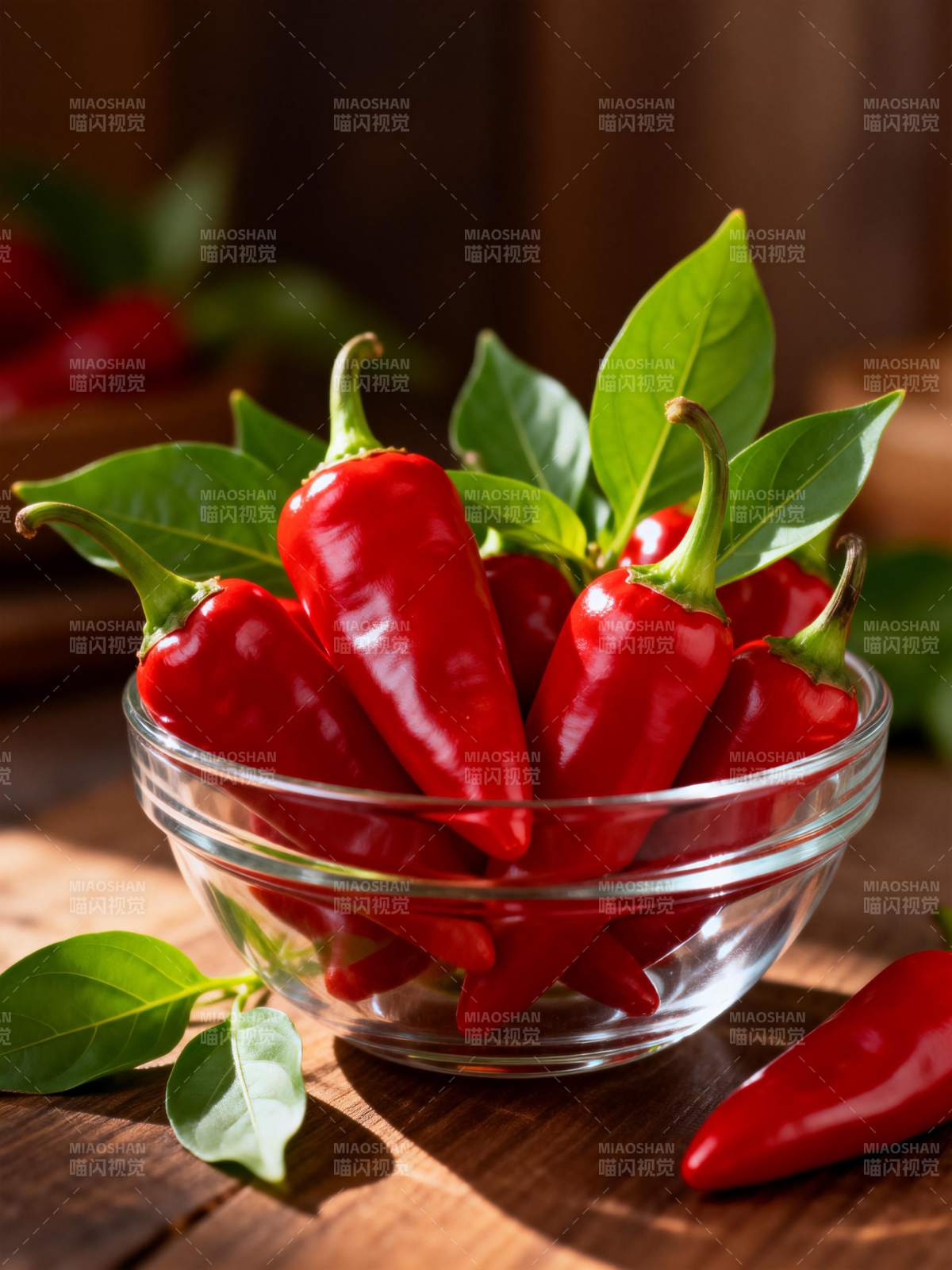 红辣椒鲜嫩诱人图片