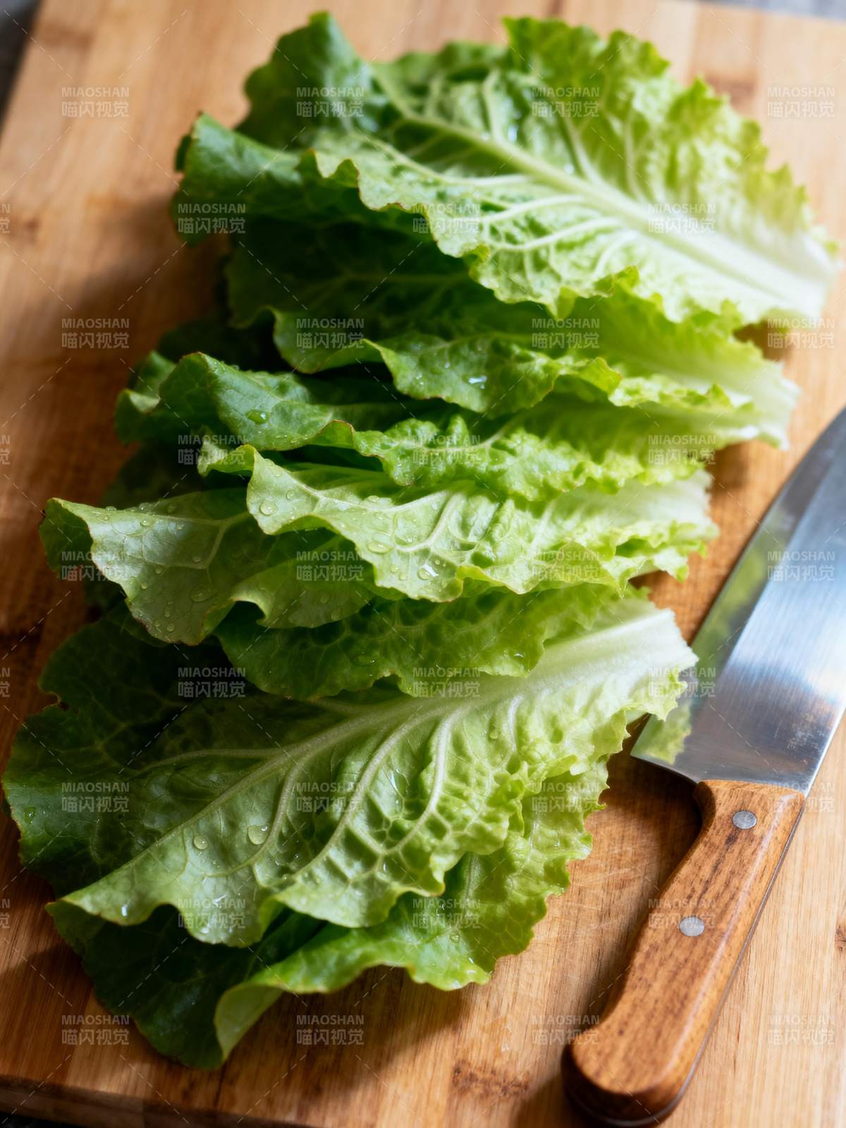 新鲜生菜切配中图片