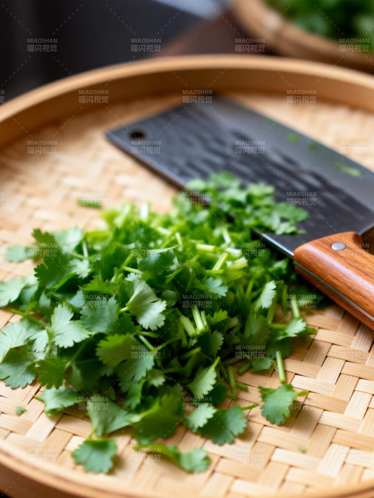 香菜切碎待用图片