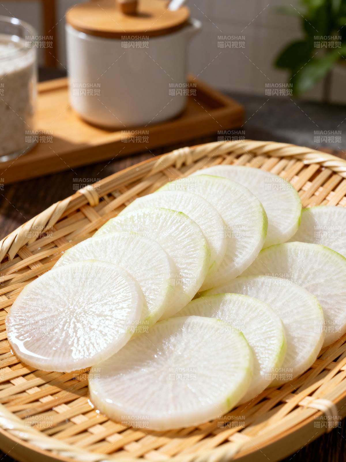 清脆白萝卜片图片