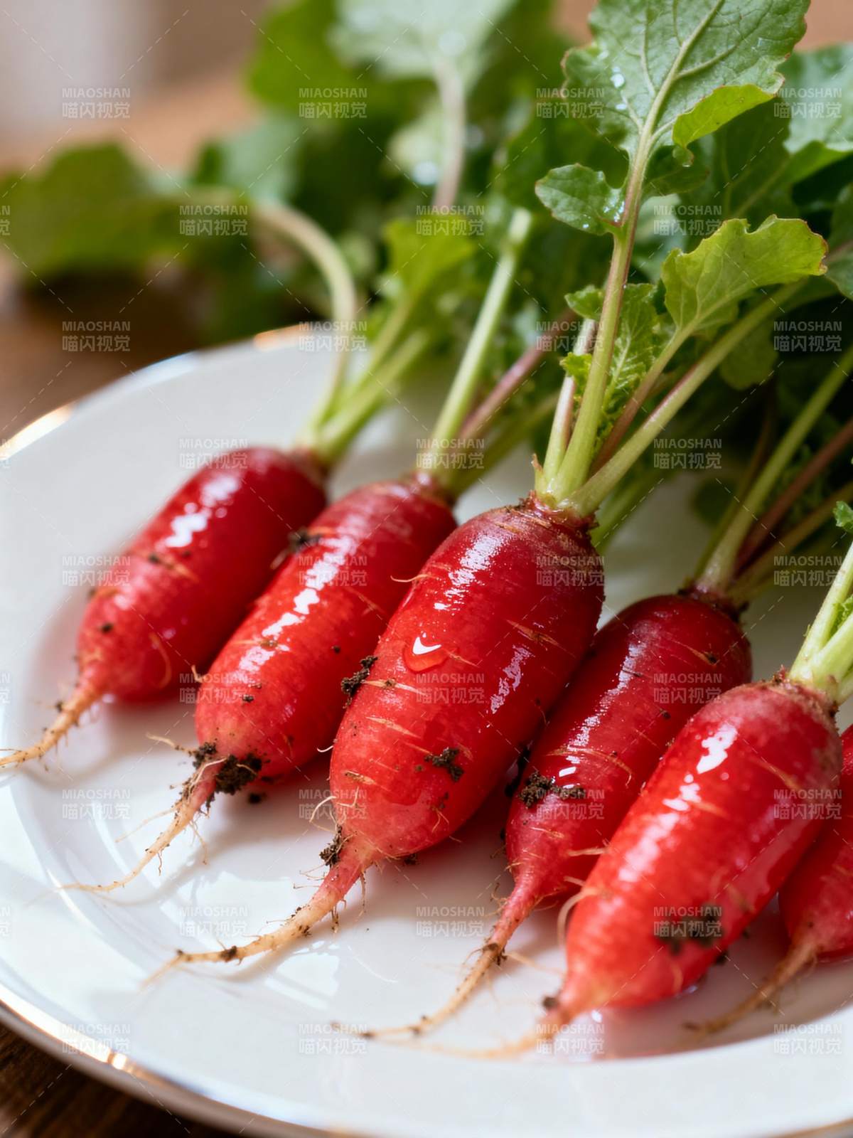 新鲜红萝卜图片