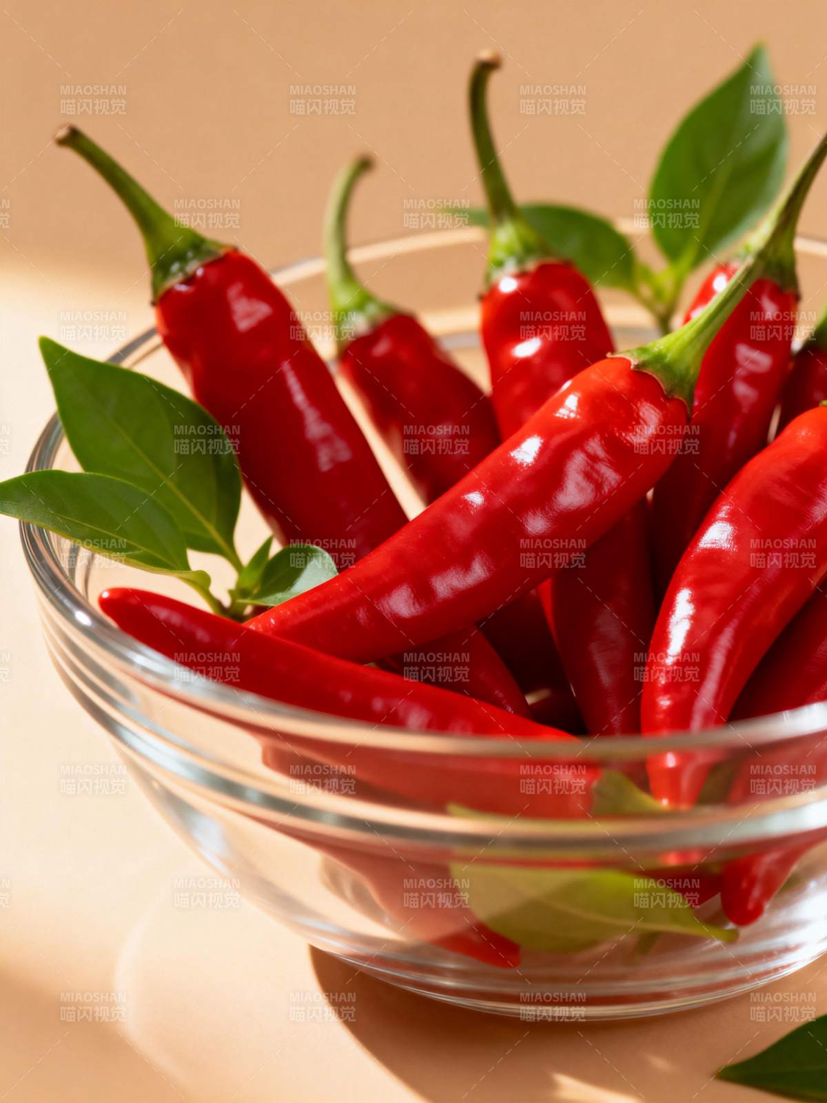 红辣椒鲜嫩诱人图片