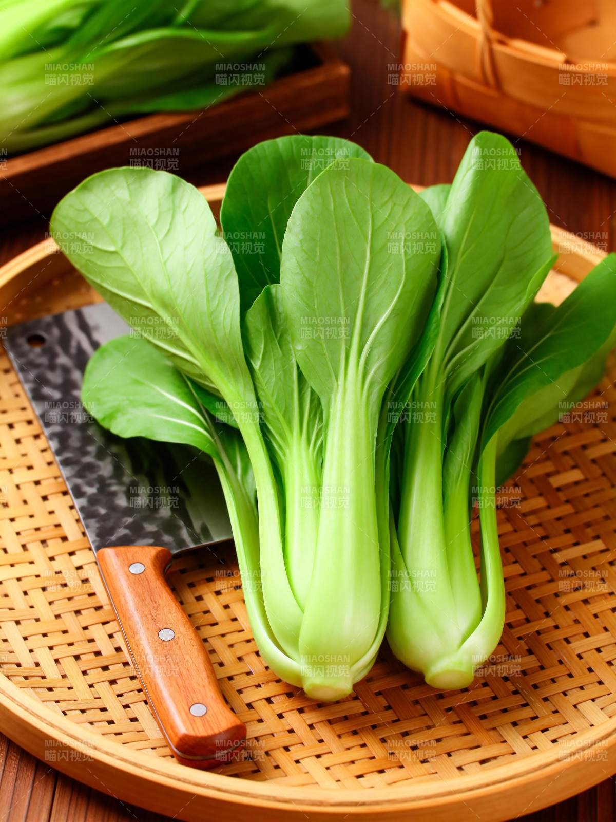 新鲜芥蓝配刀具图片