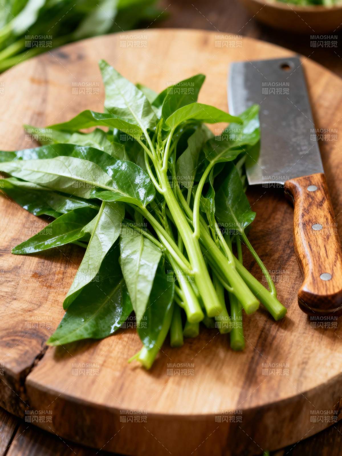 新鲜空心菜待切图片