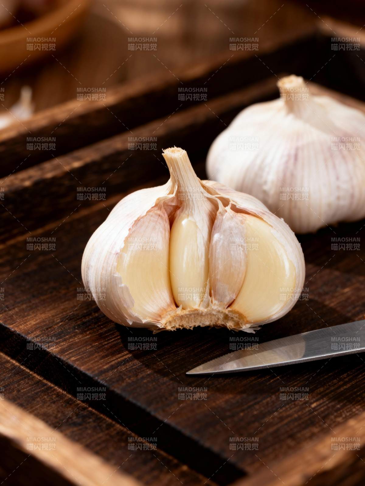蒜瓣切开待用图片