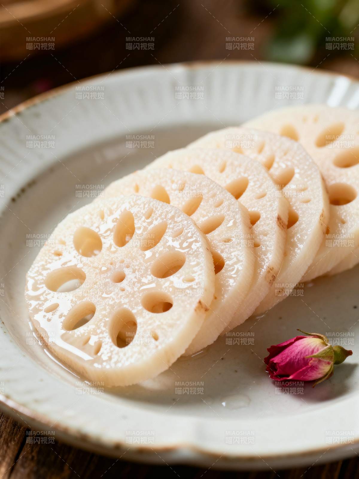 莲藕切片配玫瑰图片