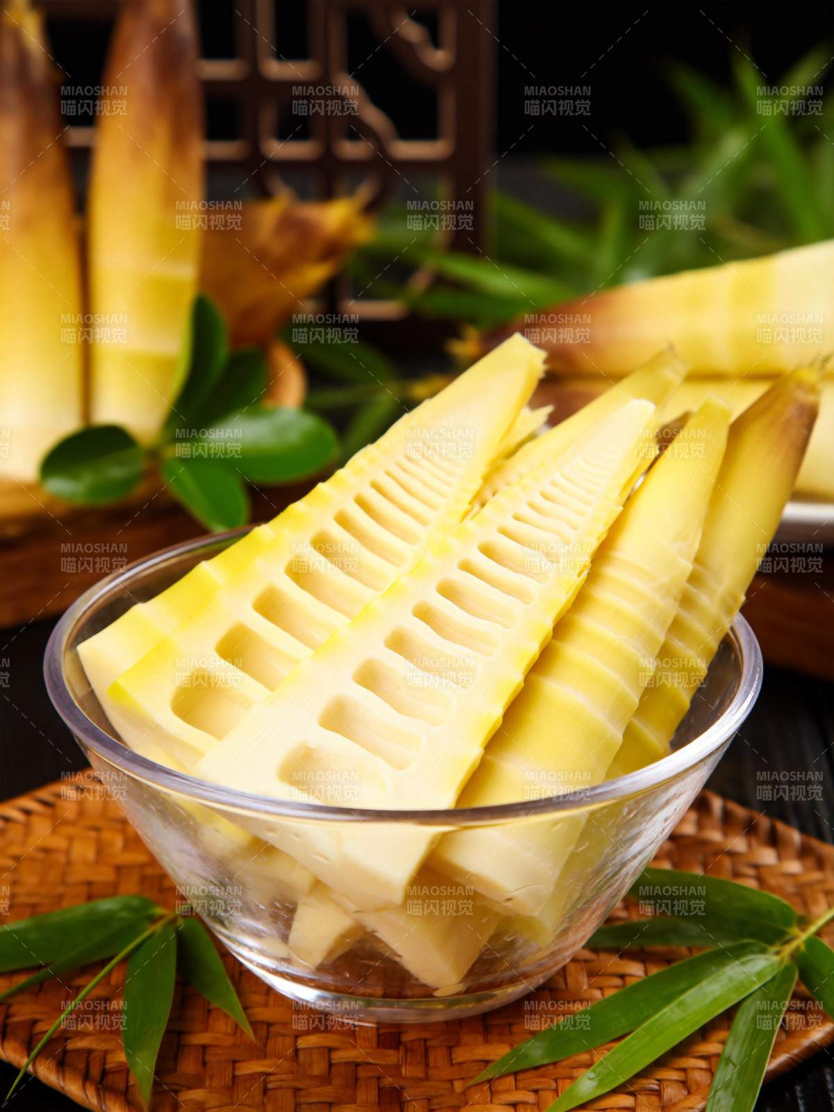 鲜嫩竹笋摆盘图片