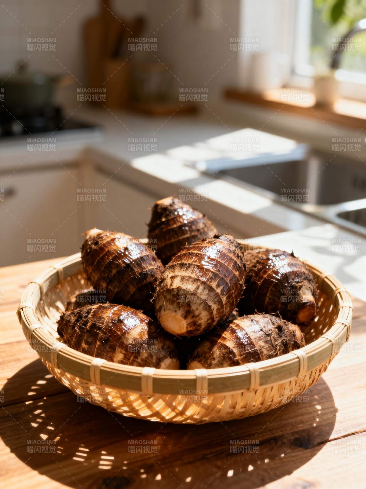 竹篮里的芋头图片